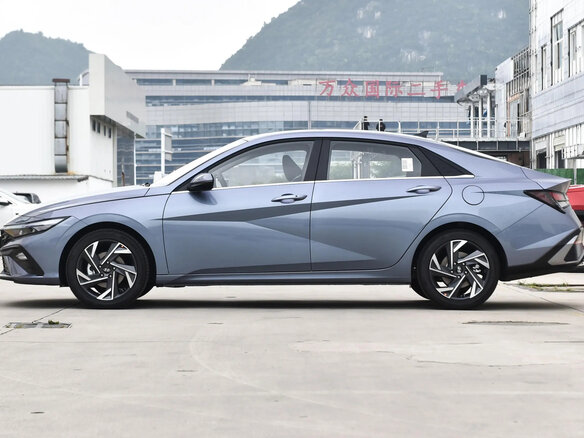 2025 Hyundai Elantra VII (CN7) Рестайлинг, синий, 1890000 рублей - вид 3