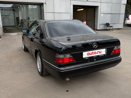 1995 Mercedes-Benz E-Класс 200 I (W124), чёрный, 1100000 рублей, вид 4