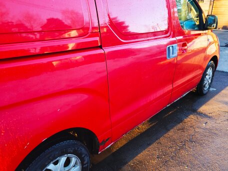 2011 Hyundai Grand Starex, красный, 842000 рублей, вид 2