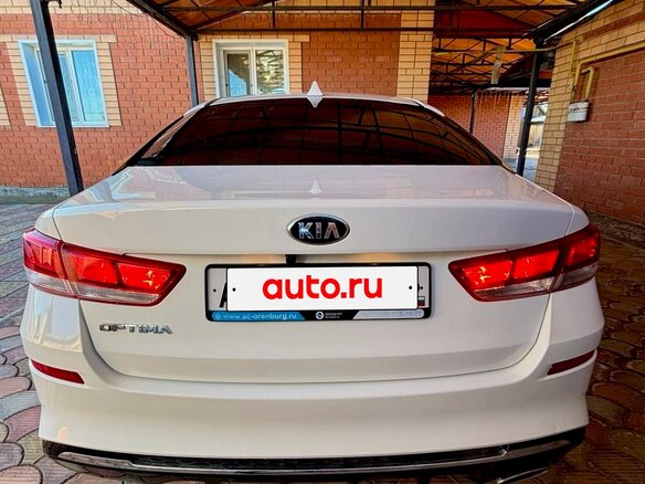 2020 Kia Optima IV Рестайлинг, белый, 2100000 рублей - вид 3