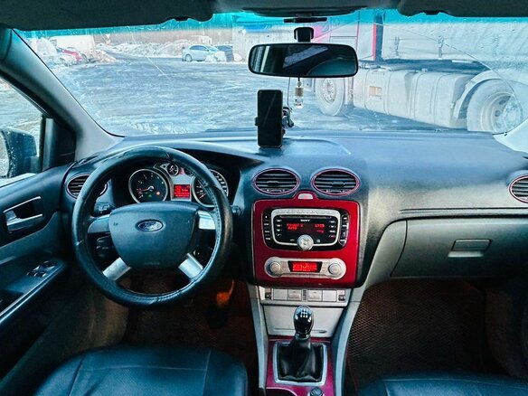 2010 Ford Focus II Рестайлинг, чёрный, 535000 рублей - вид 1