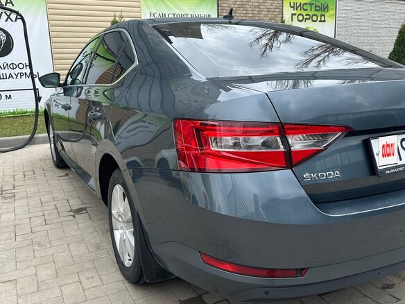2019 Skoda Superb III, серый, 1820000 рублей - вид 5