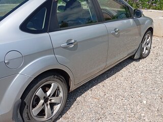 2010 Ford Focus II Рестайлинг, серебристый, 370000 рублей, вид 4
