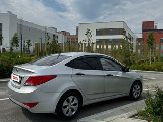 2016 Hyundai Solaris I Рестайлинг, серебристый, 690000 рублей, вид 3