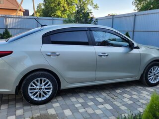 2019 Kia Rio IV, бежевый, 1850000 рублей, вид 3