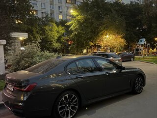 2020 BMW 7 серии 730d xDrive VI (G11/G12) Рестайлинг, серый, 7100000 рублей, вид 5