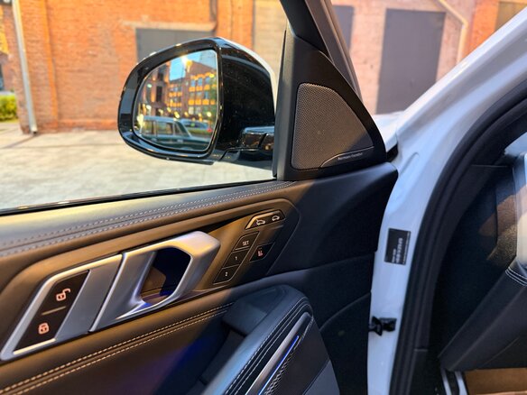 2019 BMW X6 30d III (G06), белый, 8000000 рублей - вид 8