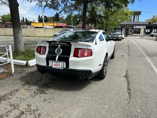 2009 Ford Mustang Shelby GT500 V Рестайлинг, белый, 7900000 рублей, вид 3