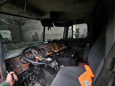 2008 International 9000 Series, красный, 1700000 рублей, вид 5