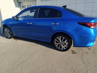 2020 Kia Rio IV Рестайлинг, синий, 1770000 рублей, вид 4