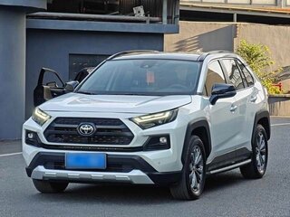 2025 Toyota RAV4 V (XA50), белый, 3995000 рублей, вид 3