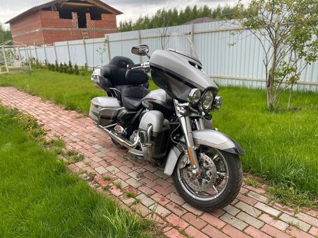 2017 Harley-Davidson Electra Glide, серебристый, 2700000 рублей, вид 4