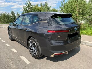 2021 BMW iX xDrive40 I (I20), серый, 6850000 рублей, вид 3