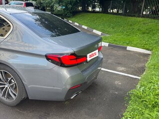 2022 BMW 5 серии 520i VII (G30/G31/G38) Рестайлинг, серый, 5200000 рублей, вид 5