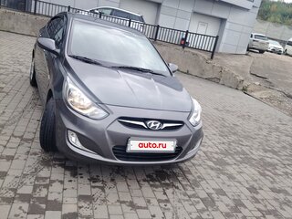 2013 Hyundai Solaris I, серый, 740000 рублей, вид 2