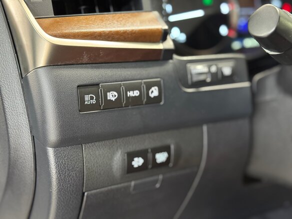 2017 Lexus LX 450d III Рестайлинг 2, белый, 6950000 рублей - вид 23