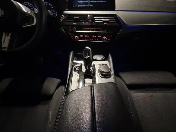 2018 BMW 5 серии 530i xDrive VII (G30/G31/G38), белый, 3250000 рублей - вид 9