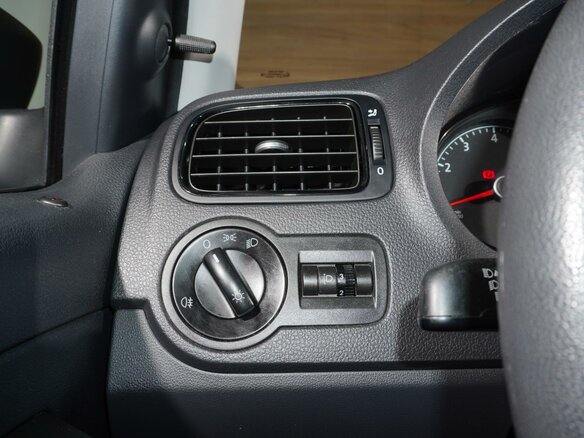 2017 Volkswagen Polo V Рестайлинг, серый, 888000 рублей - вид 16