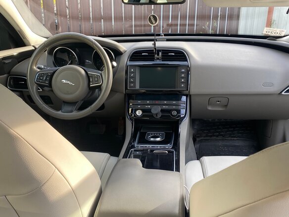2017 Jaguar XE I, серый, 1950000 рублей - вид 6