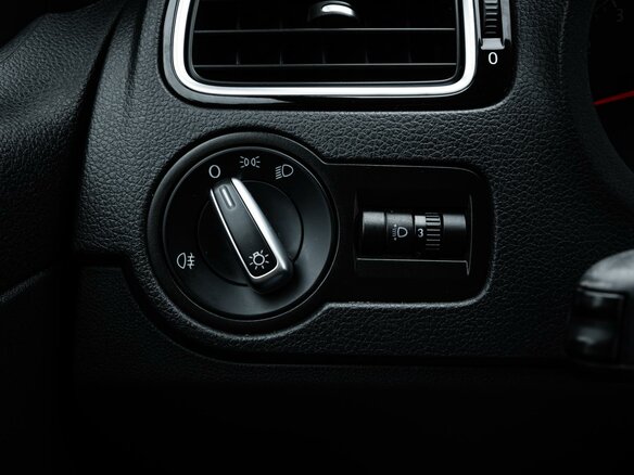 2019 Volkswagen Polo V Рестайлинг, красный - вид 19