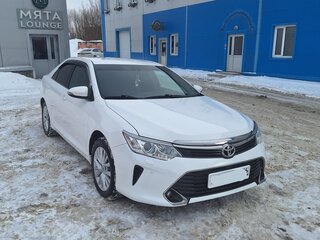 2014 Toyota Camry VII (XV50) Рестайлинг, белый, 2050000 рублей, вид 3