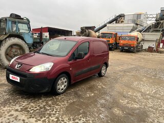 2010 Peugeot Partner II, красный, 800000 рублей, вид 1