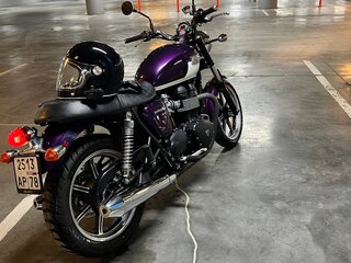 2012 Triumph Bonneville, пурпурный, 500000 рублей, вид 3