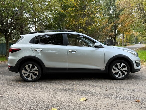 2019 Kia Rio X-Line IV, серебристый, 1590000 рублей - вид 3
