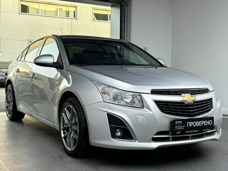 2013 Chevrolet Cruze I Рестайлинг, серебристый, 640000 рублей, вид 3
