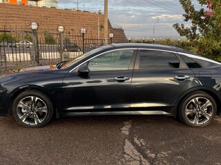 2021 Kia K5 III, синий, 2950000 рублей, вид 4