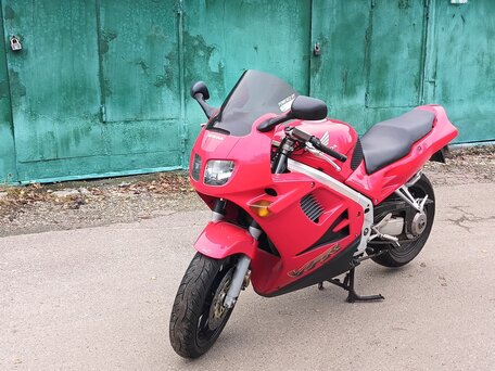 1997 Honda VFR 750, красный, 350000 рублей, вид 3
