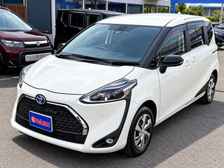 2022 Toyota Sienta II Рестайлинг, белый, 1550000 рублей, вид 1