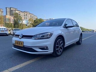 2021 Volkswagen Golf VII Рестайлинг, белый, 1650000 рублей, вид 1