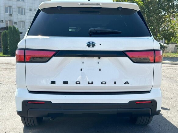 2023 Toyota Sequoia III, белый, 12000000 рублей - вид 5