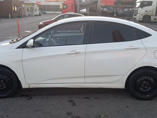 2012 Hyundai Solaris I, белый, 650000 рублей, вид 4