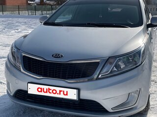 2013 Kia Rio 5-speed III, серебристый, 870000 рублей, вид 1