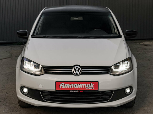 2013 Volkswagen Polo V, белый, 830000 рублей - вид 2