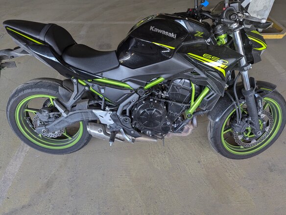 2021 Kawasaki Z 650, чёрный, 735000 рублей - вид 3