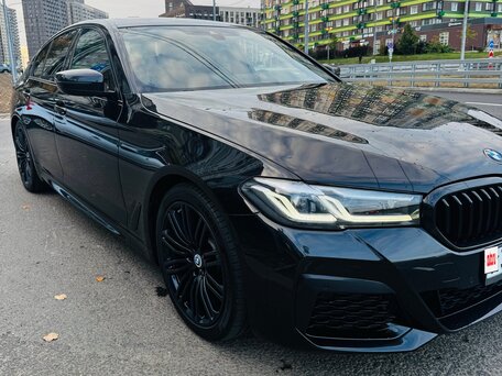 2021 BMW 5 серии 520d xDrive VII (G30/G31/G38) Рестайлинг, чёрный, вид 2
