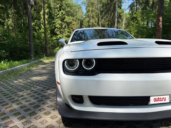 2017 Dodge Challenger III Рестайлинг 2, белый, 3290000 рублей - вид 2