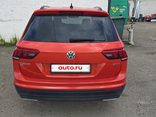2018 Volkswagen Tiguan Allspace II, красный, 2300000 рублей, вид 2