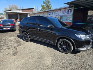 2021 Mitsubishi Outlander III Рестайлинг 3, чёрный, 2300000 рублей, вид 3