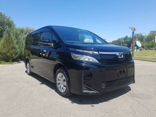 2020 Toyota Voxy III (R80) Рестайлинг, чёрный, 2500000 рублей, вид 2