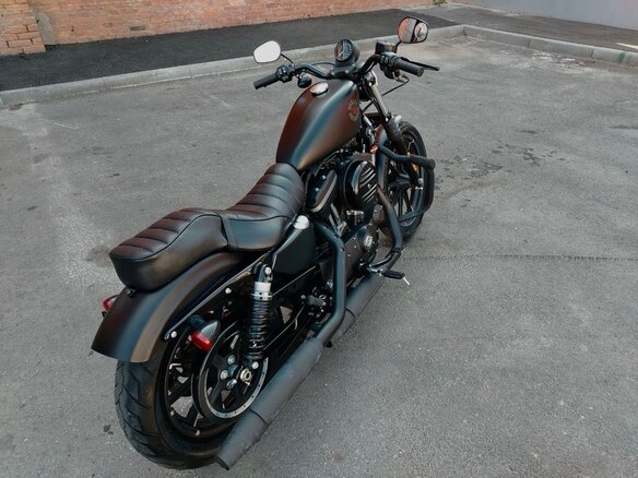2020 Harley-Davidson Sportster 883, чёрный, 850000 рублей - вид 3