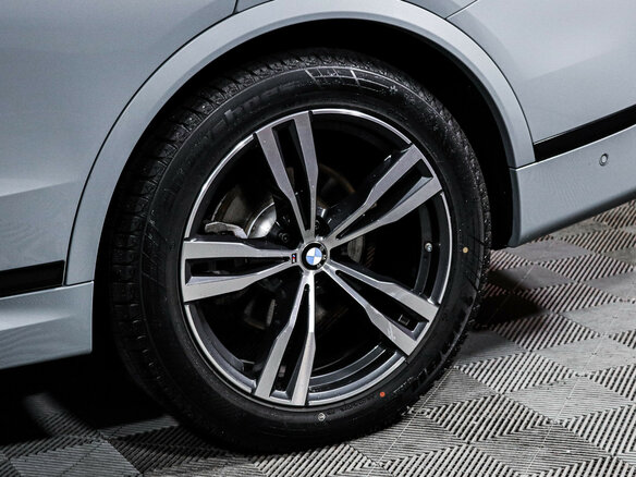 2022 BMW X7 40i I (G07) Рестайлинг, серый, 10488475 рублей - вид 14