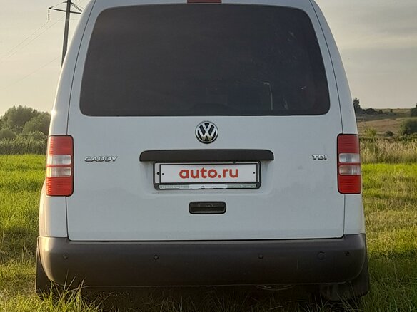2011 Volkswagen Caddy, белый, 1000000 рублей - вид 2