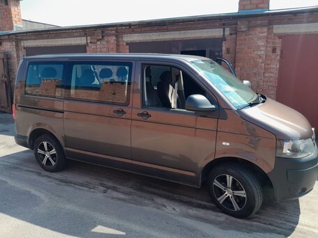 2013 Volkswagen Caravelle, коричневый, 2550000 рублей, вид 2