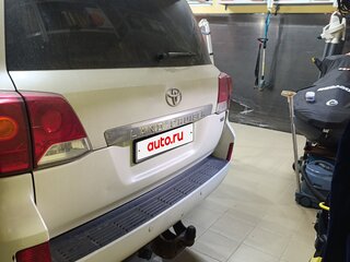 2012 Toyota Land Cruiser 200 Series Рестайлинг 1, белый, 3700000 рублей, вид 2