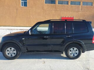 2005 Mitsubishi Pajero III Рестайлинг, чёрный, 1100000 рублей, вид 3