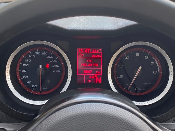 2011 Alfa Romeo 159, красный - вид 18